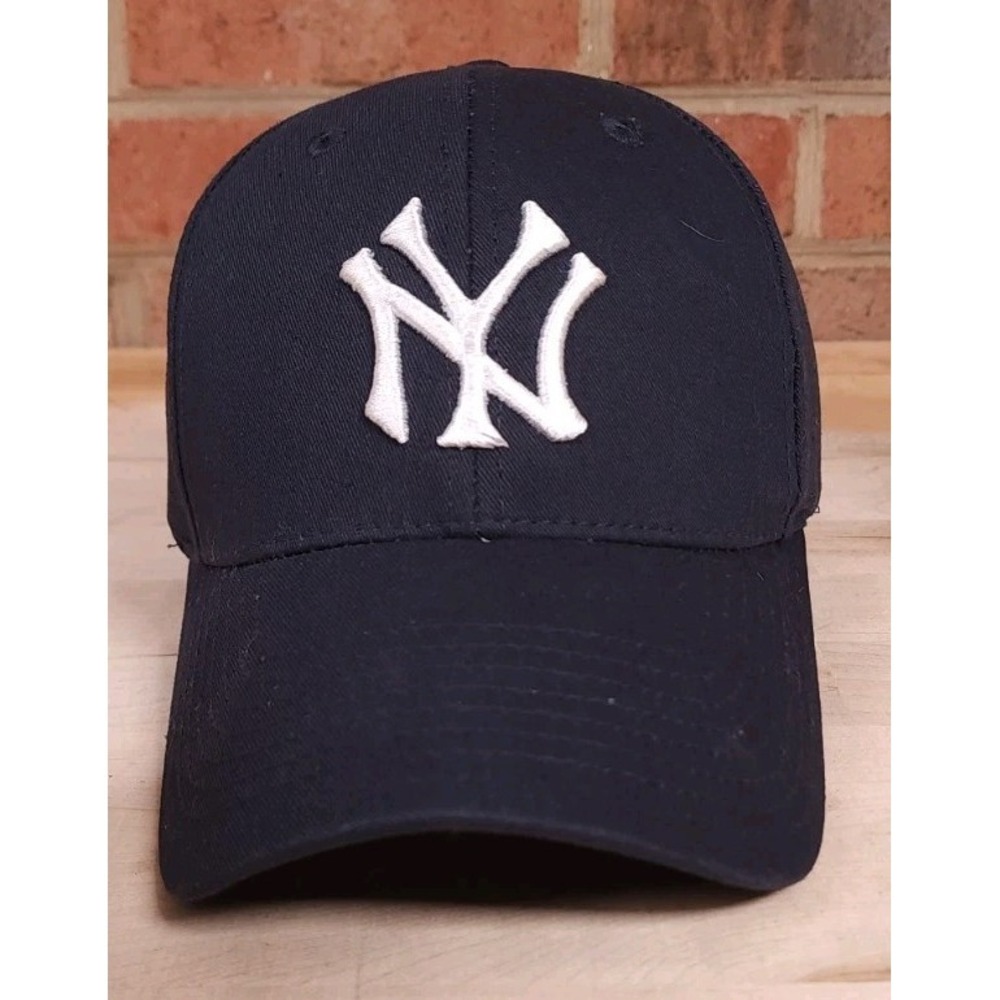 New York Yankees Hat Cap Strap Back Mens Wool One Size Black MLB Cooperstown